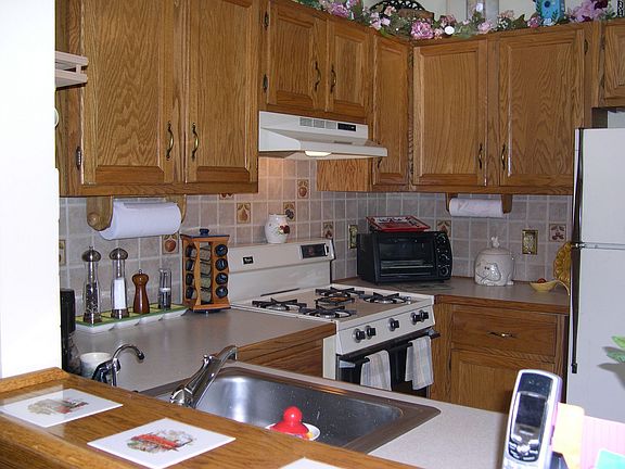 Breakfast Bar / Kitchen