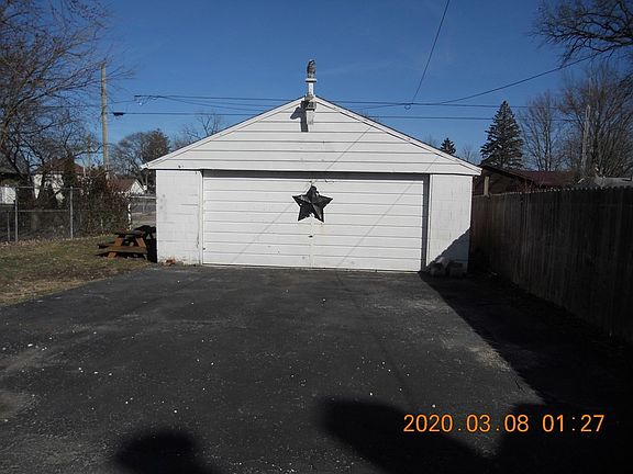 5th image of 136 E Spencer St