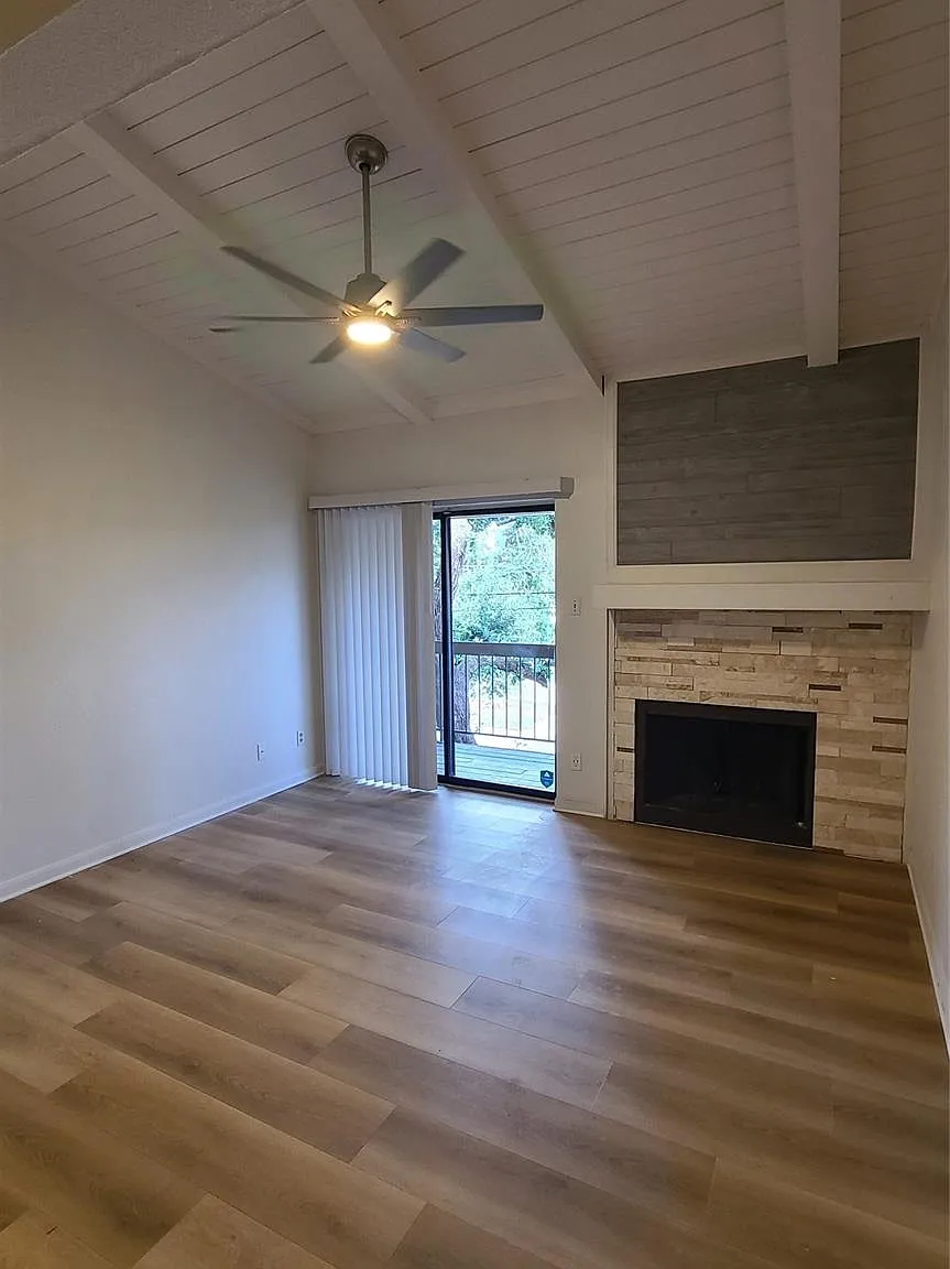 2 bed, 2.0 bath, 853 sqft, $1,400 — Photo 1