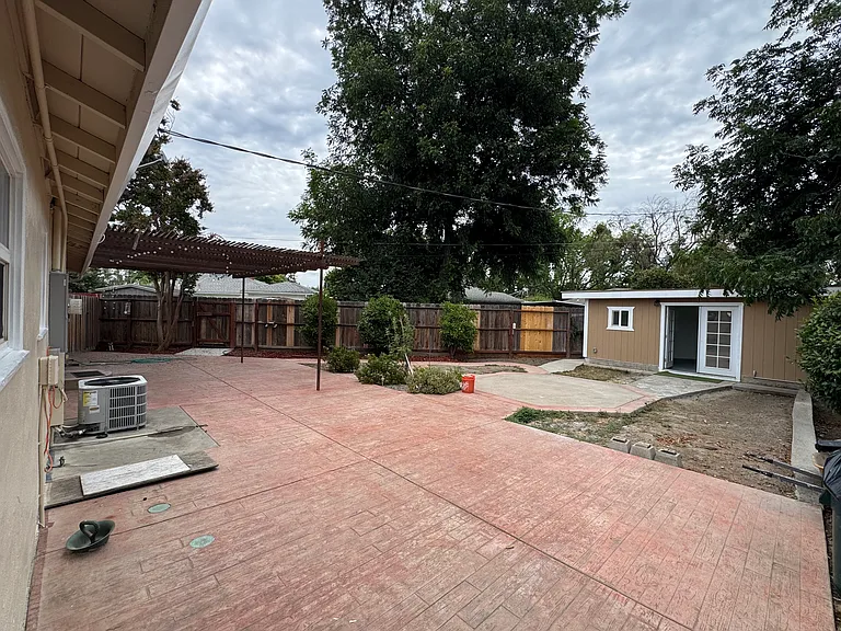 1120 Allen Dr — Photo 14