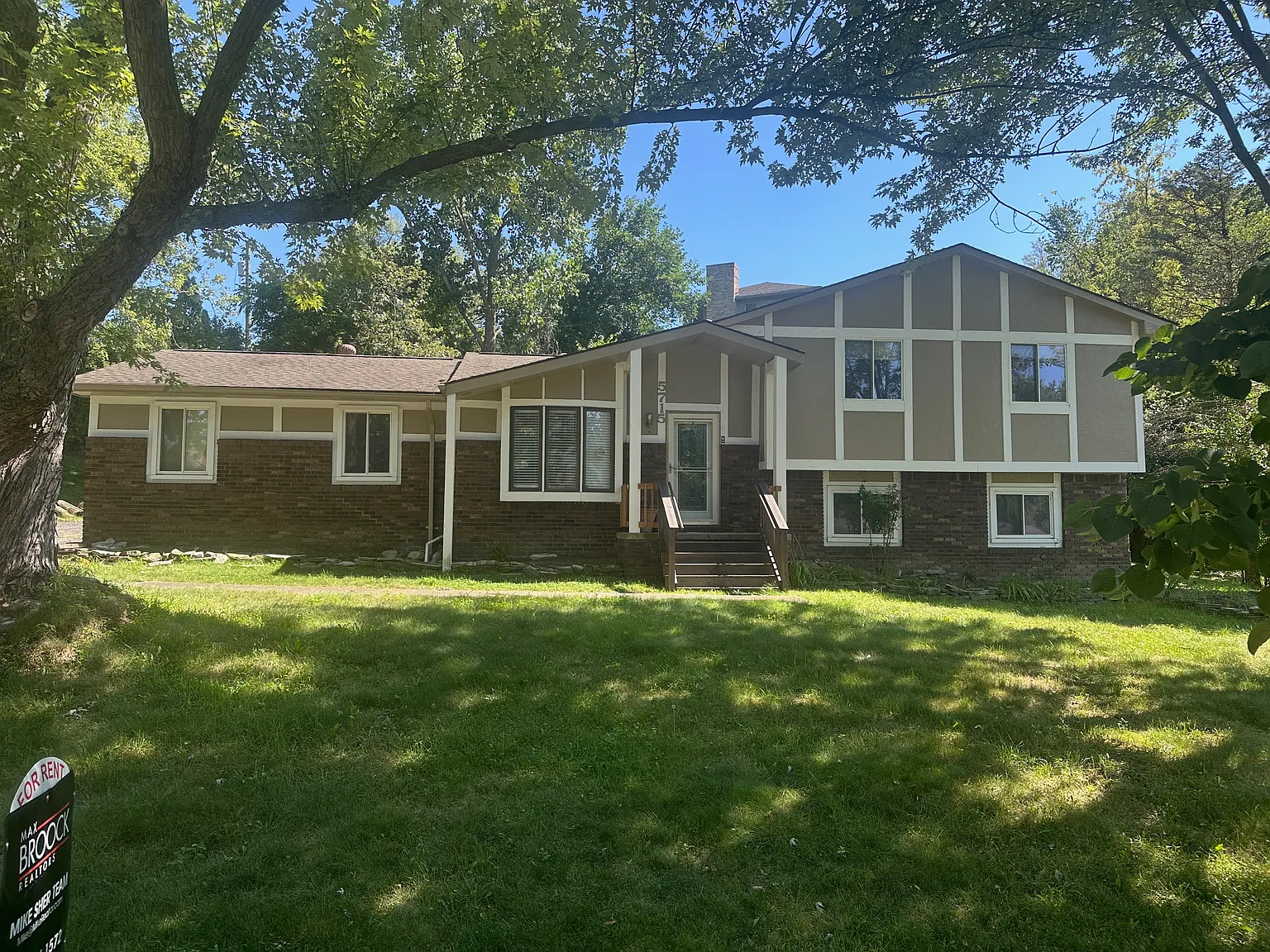 5715 Sunny Crest Dr photo 1
