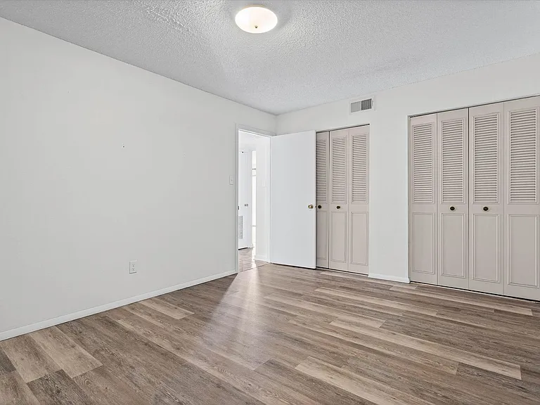 119 Riverbend Dr — Photo 13