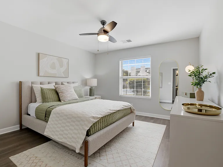 Deer Valley Apartments — Photo 20
