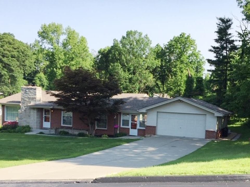 1st image of 19 Lake Pembroke Dr