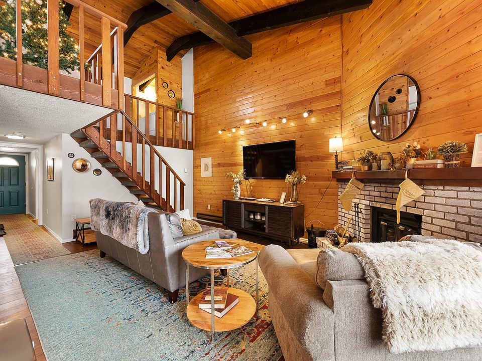 Living Room | Entry Way