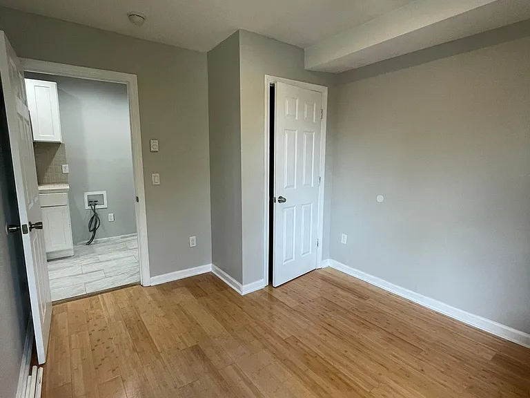920 Whalley Ave — Photo 3