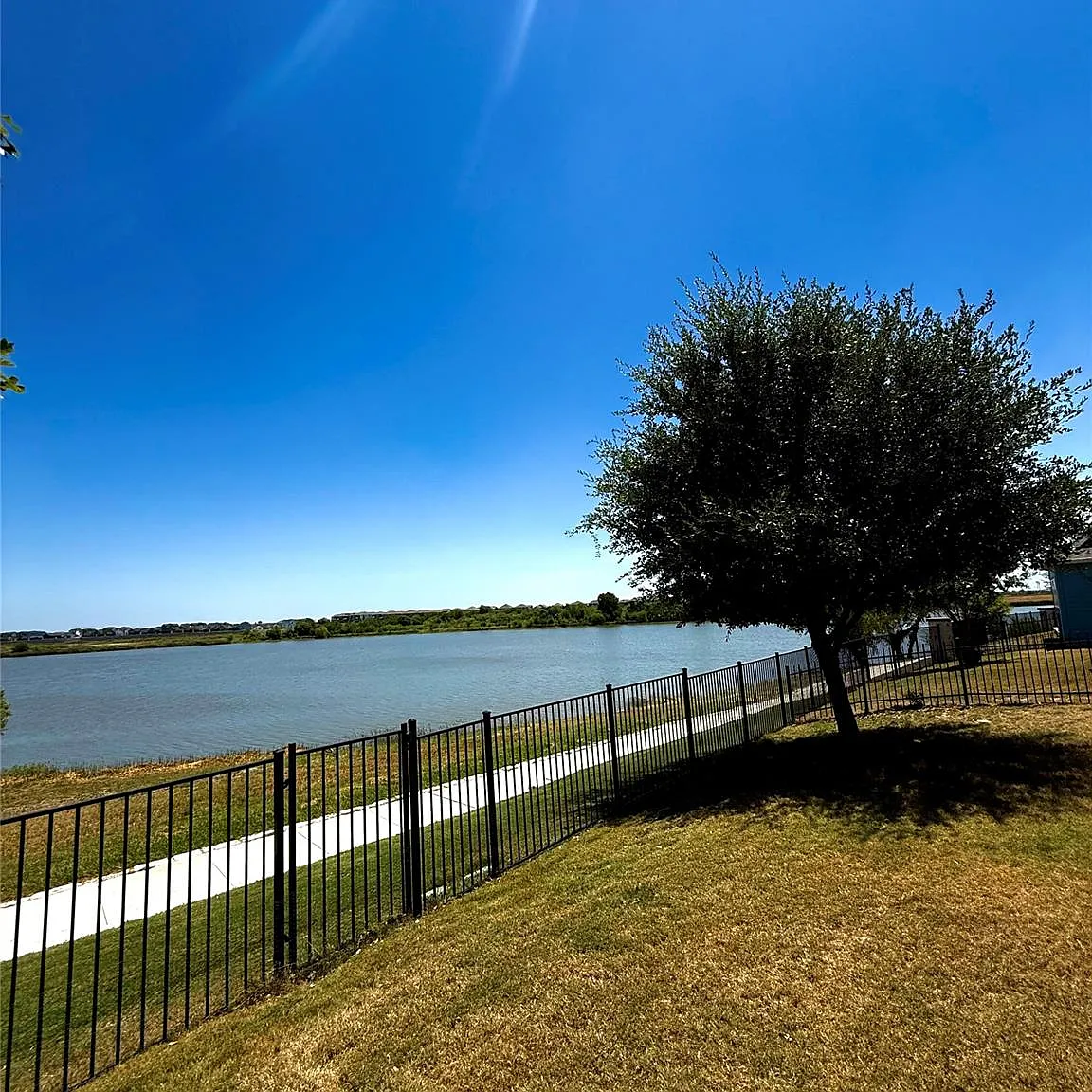 3 bed, 2.5 bath, 2196 sqft, $2,150 — Photo 1