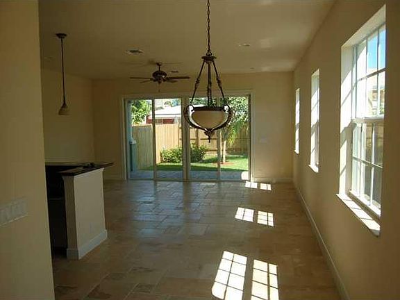 5th image of 638 SW 8th Ave