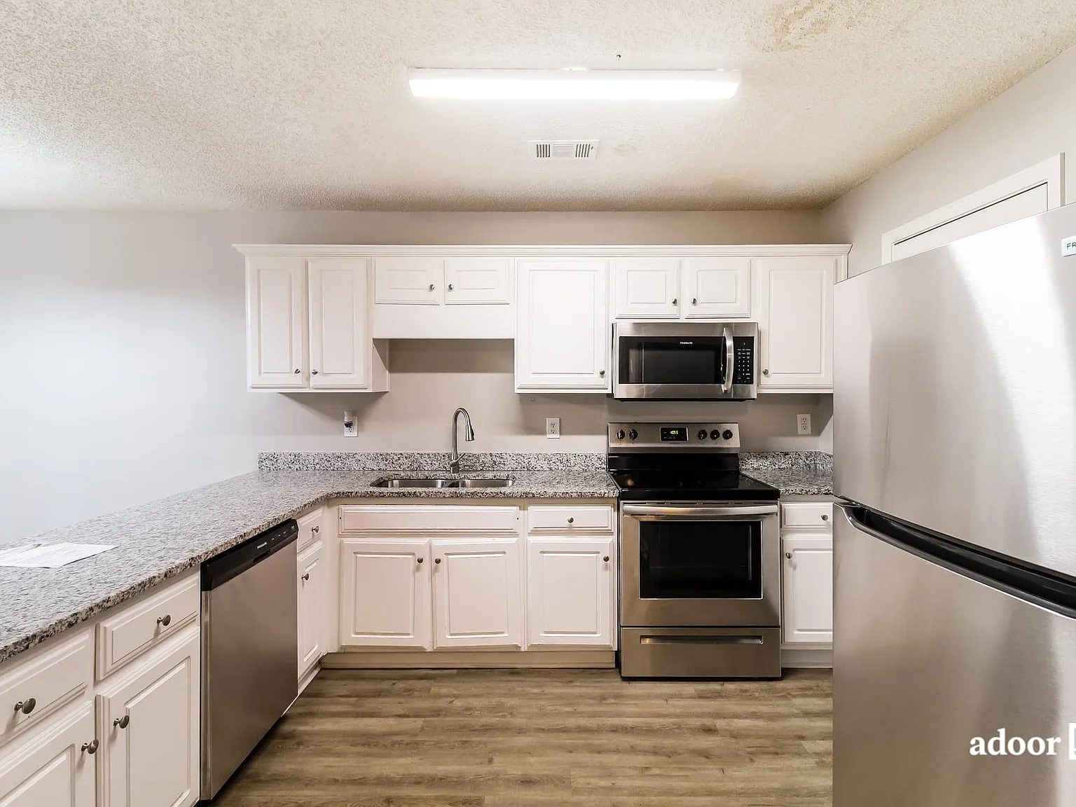 3 bed, 2.5 bath, 1461 sqft, $1,645 — Photo 3