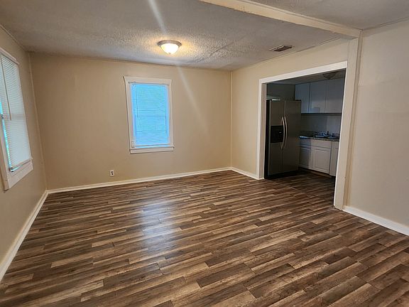 4th image of 1150 W 25th St