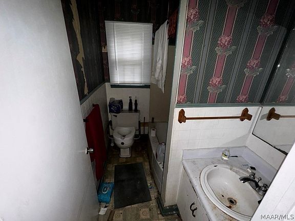 5th image of 127 Grovewood Ct