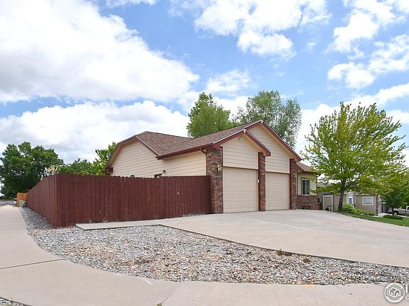 3rd image of 3200 Cody Ave