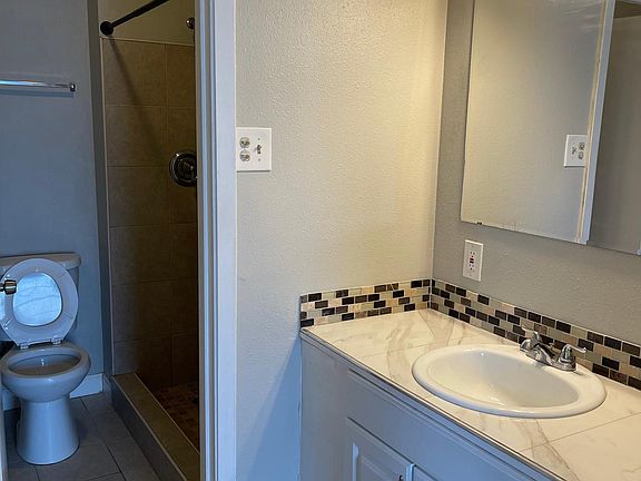 3rd image of 677 Newport Cir