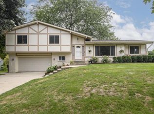 2601 Pendleton Pl, Waukesha, WI 53188