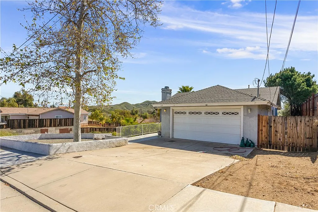 3 bed, 1320 sqft, $2,900 — Photo 3
