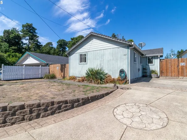 1667 30th St, Florence, OR 97439