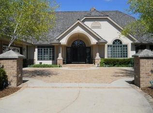 800 N Pinyon Ct, Hartland, WI 53029