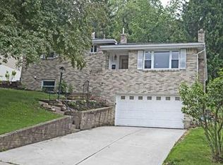 686 Fruithurst Dr, Pittsburgh, PA 15228