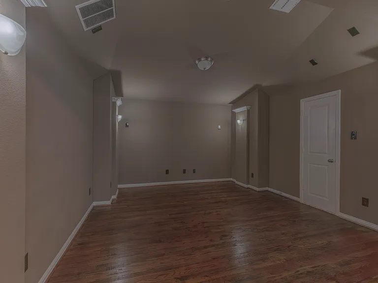 825 Warwick Blvd — Photo 10