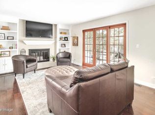 1540 Springside Pl, Downers Grove, IL 60516