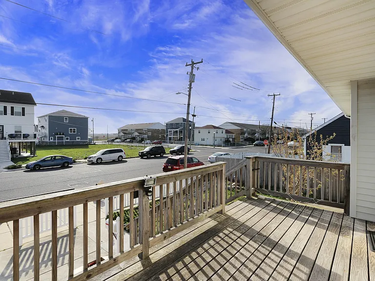 361 N Richmond Ave — Photo 3