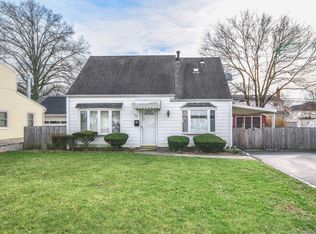 26 Appletree Ln, Carle Place, NY 11514