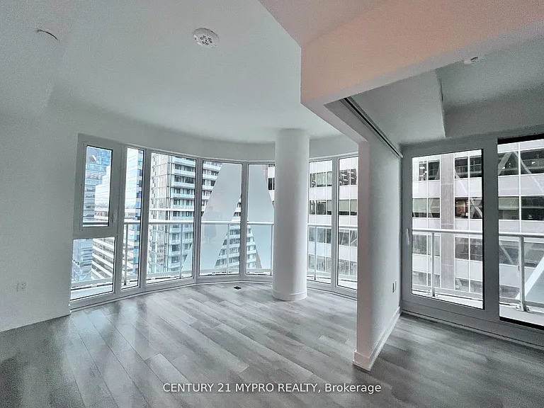 230 Simcoe St #1528 — Photo 6