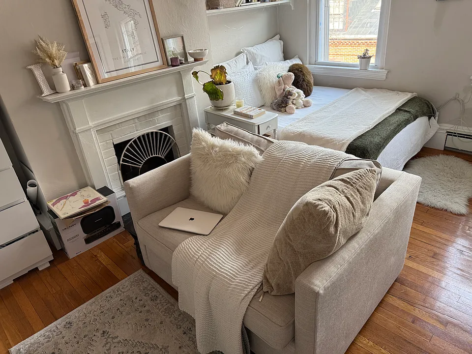 47 S Russell St #4
