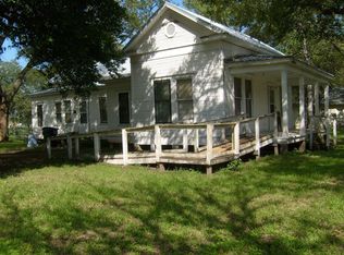 1420 Rampart St, Columbus, TX 78934