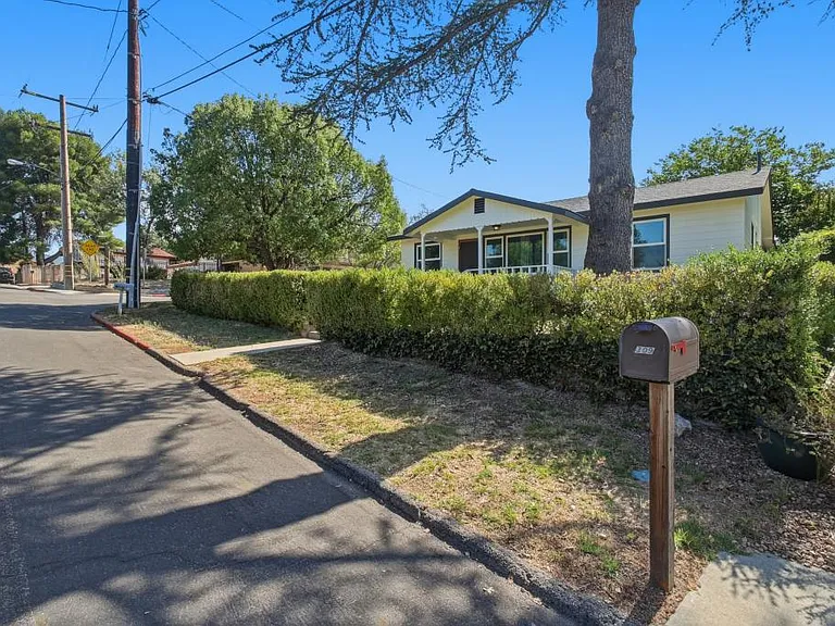 311 S Signal St — Photo 17