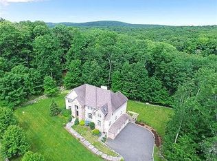 8 Helmstown Ct, Tuxedo Park, NY 10987