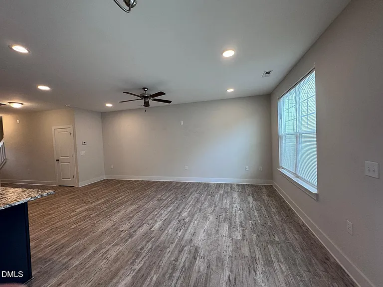 917 Hillman Ln — Photo 5
