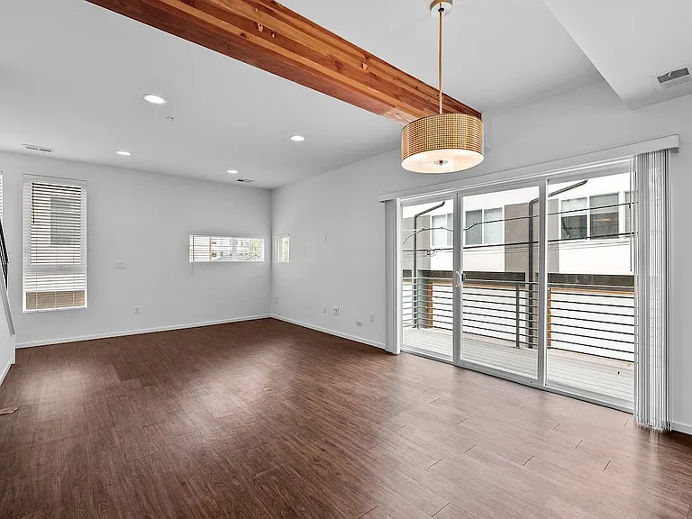 1711 Hooker St #6 — Photo 3