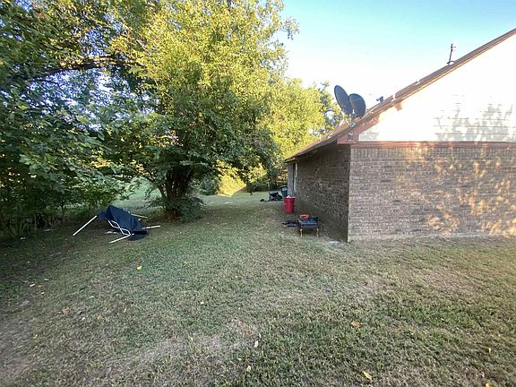 4th image of 2978 Shannon Ave