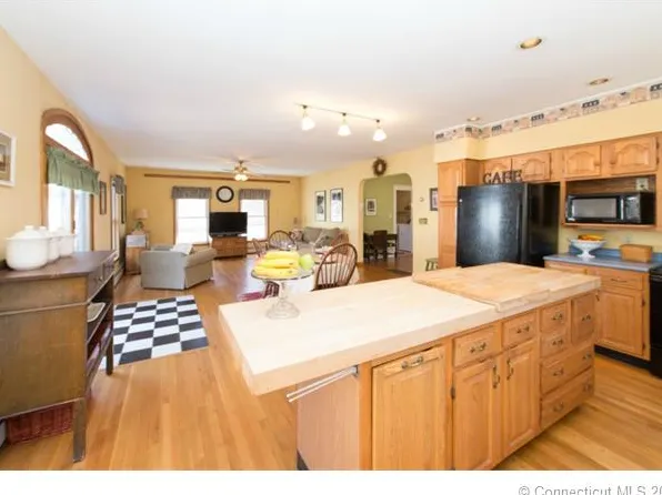 20 Patterson Rd, Hamden, CT 06518