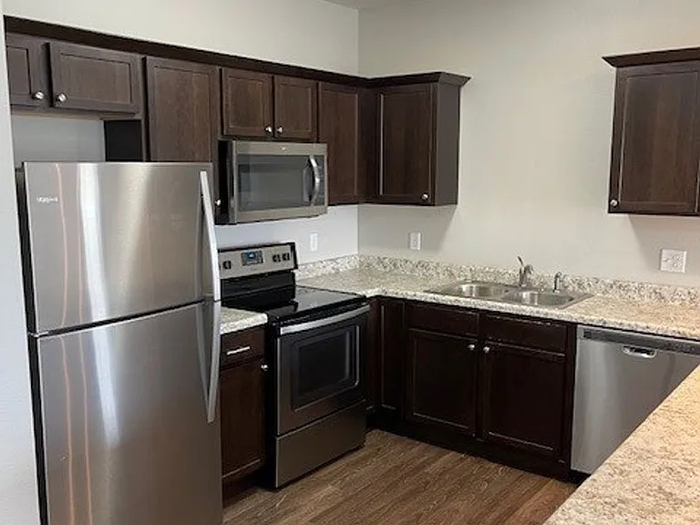 Crossing Commons Apartments — Photo 6