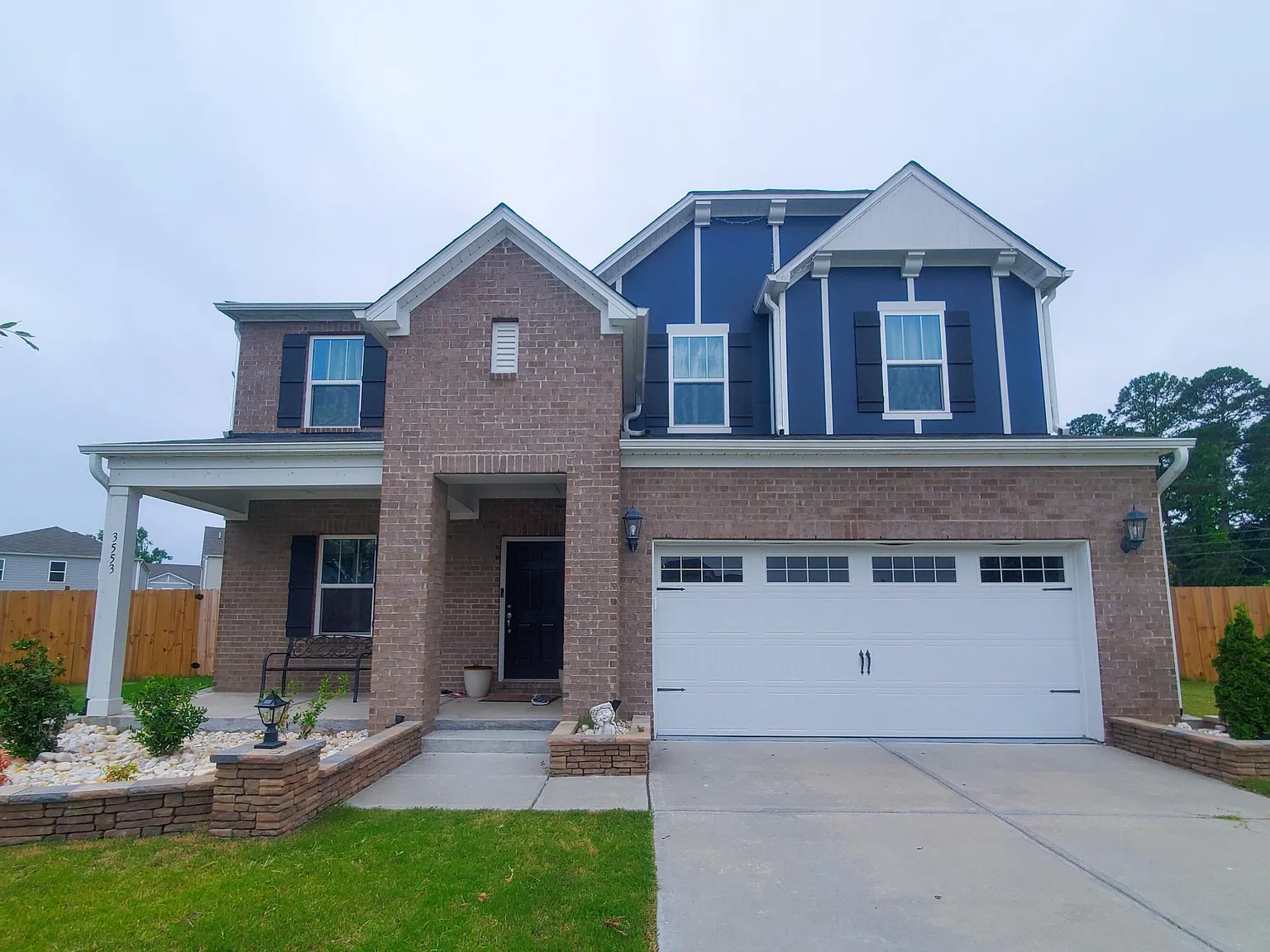 5 bed, 3.0 bath, 2700 sqft, $2,995 — Photo 1