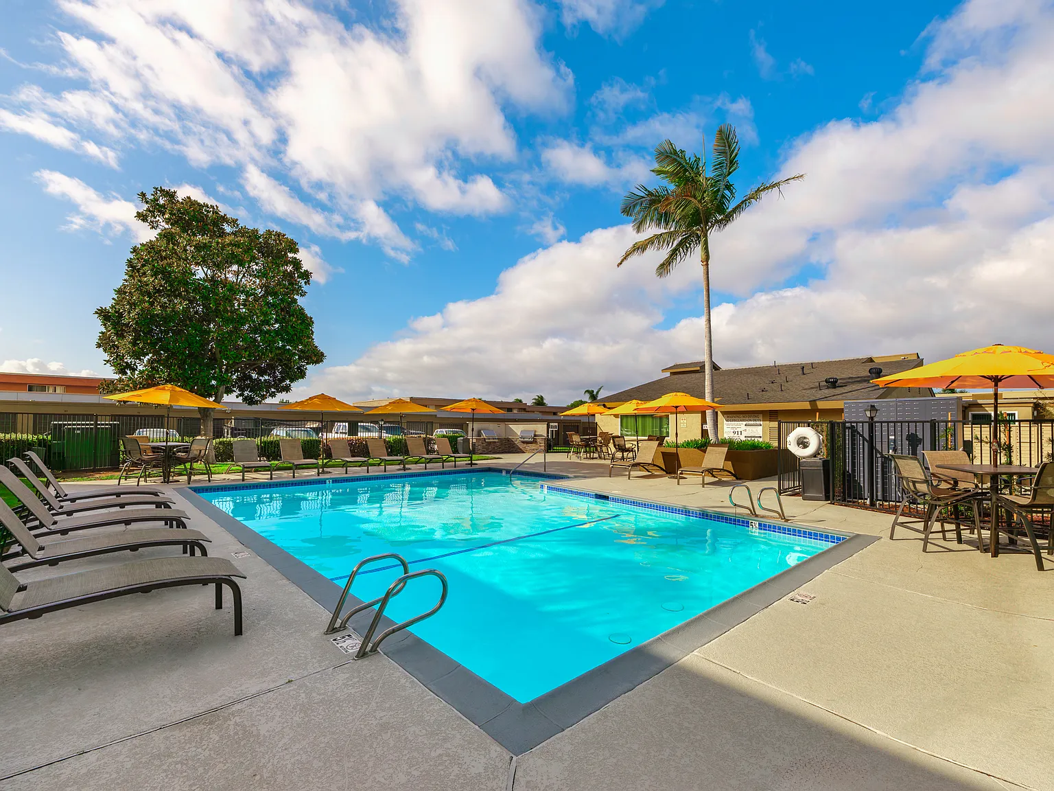 Alderwood / Naples Apartments — Photo 2