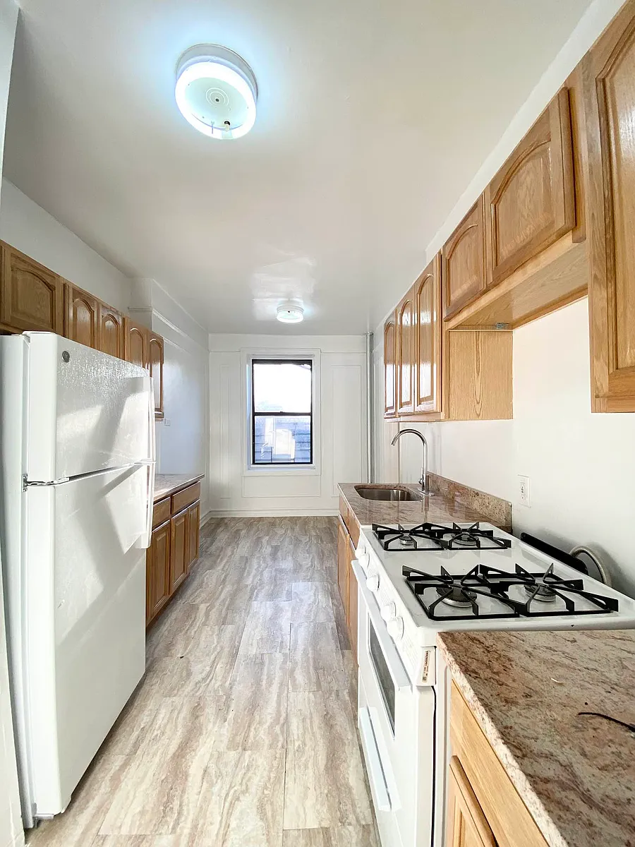 Building Photo - 1487 Teller Ave #4A