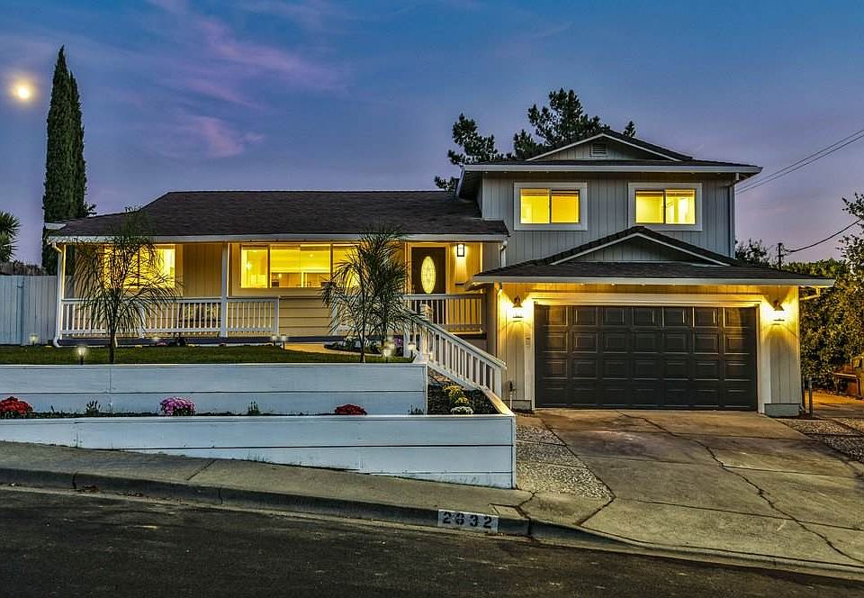 2nd image of 2832 Madeira Way