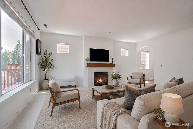5th image of 4019 202nd Street E