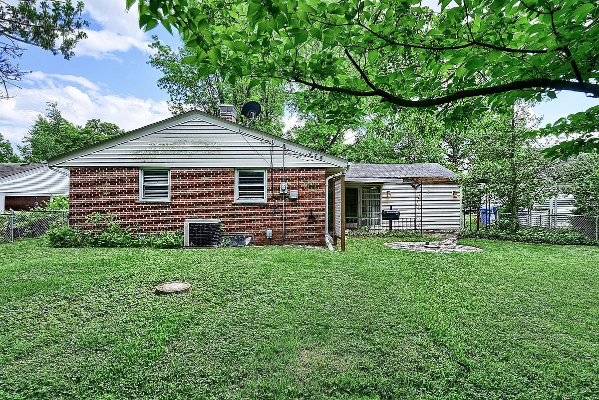 Building Photo - 20 Saint Benedict Ln