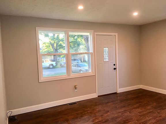 4th image of 918 Woodland Ave