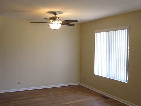 4th image of 413 Village Creek Dr