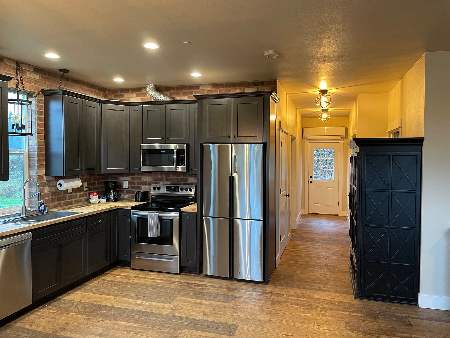 2 bed, 850 sqft, $2,100 — Photo 4