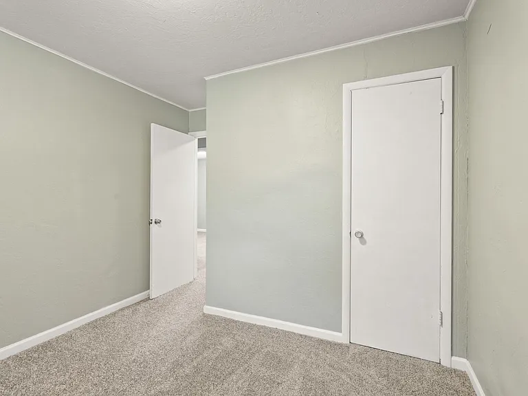1029 Hoyt Ave — Photo 20