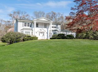 9 Chelmsford Dr, Muttontown, NY 11545