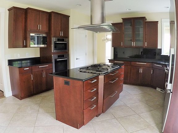 4th image of 7211 NE 74th Ave