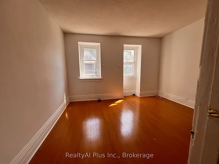 182 Boulton Ave — Photo 26