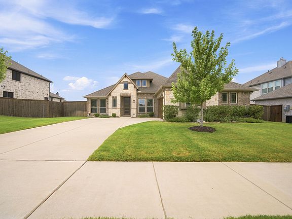 3rd image of 466 Summer Grove Dr